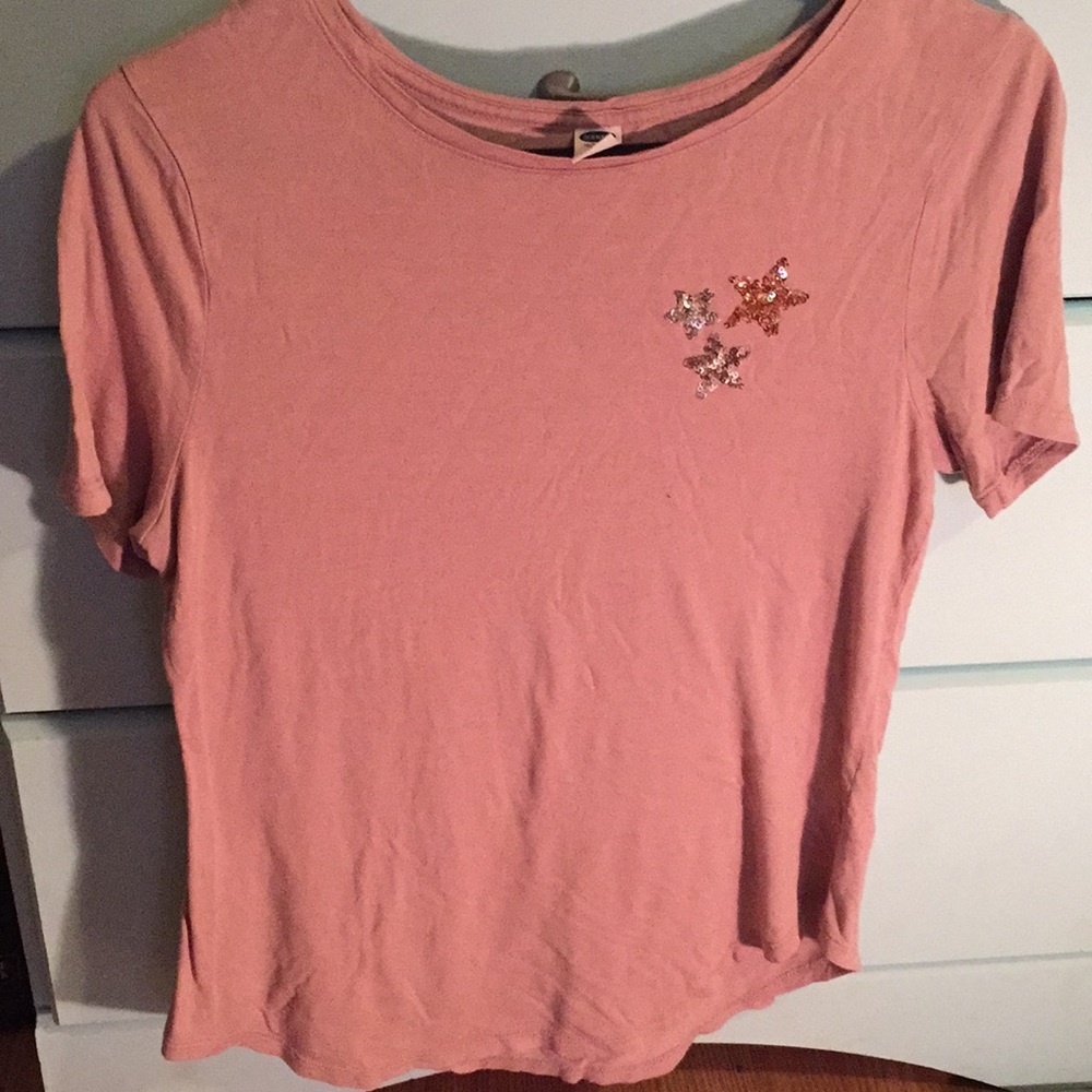 A women’s small tee